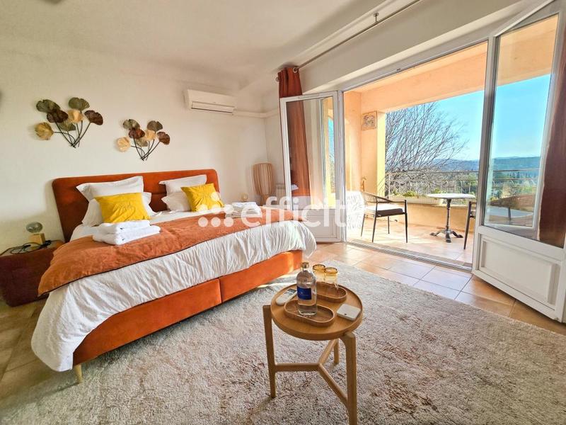 Maison - 250 m² - 6 pièces