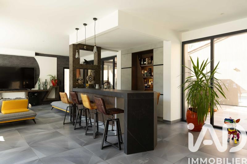 Maison - 395 m² - 12 pièces