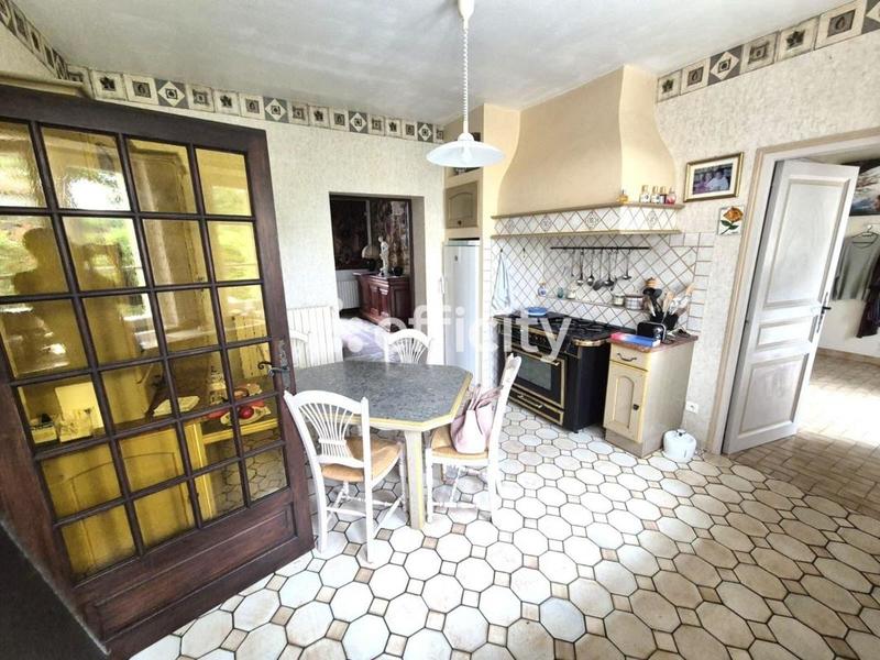 Maison - 345 m² - 14 pièces