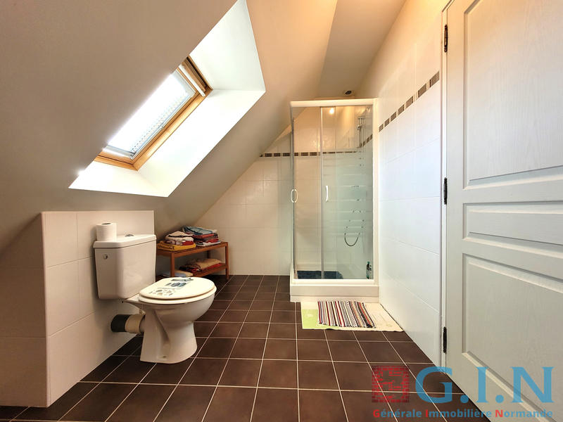 Maison - 215 m² - 9 pièces