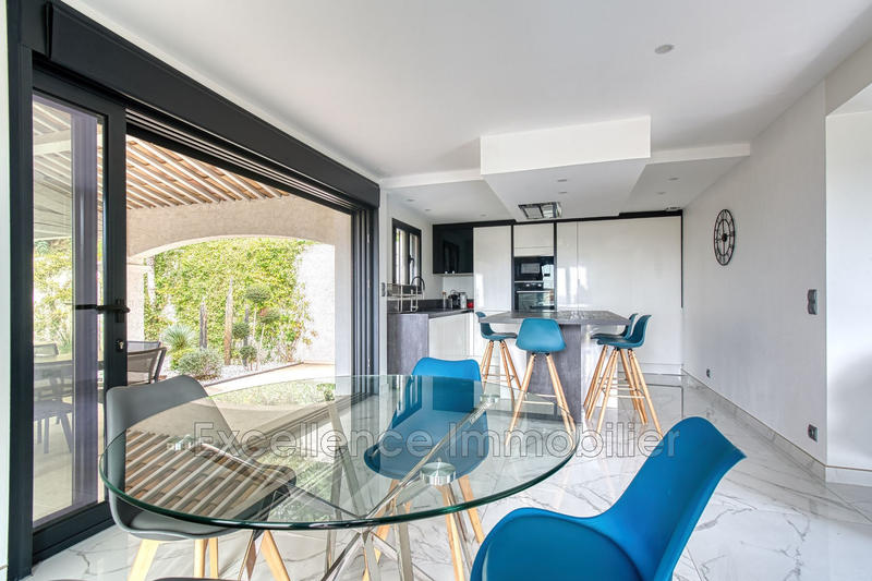 Propriété - 235 m² - 8 pièces