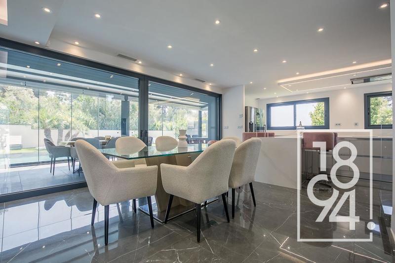 Maison - 391 m² - 8 pièces