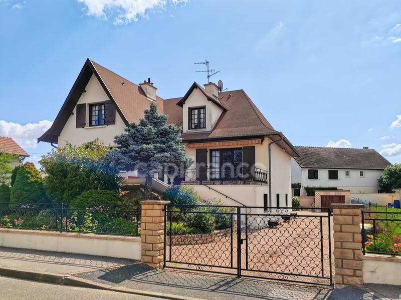 Maison - 280 m² - 10 pièces