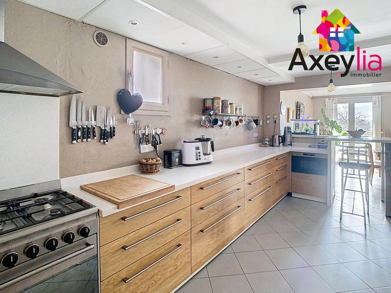 Maison - 303 m² - 10 pièces