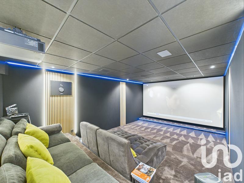 Maison - 213 m² - 6 pièces