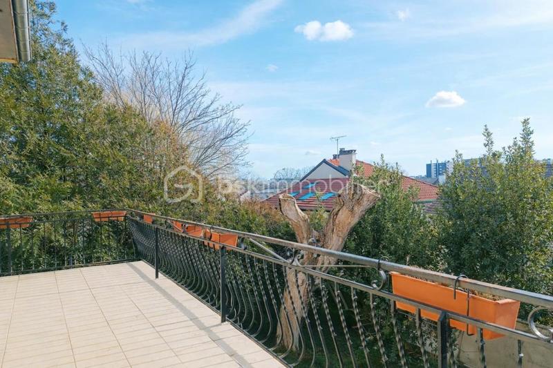 Maison - 219 m² - 8 pièces