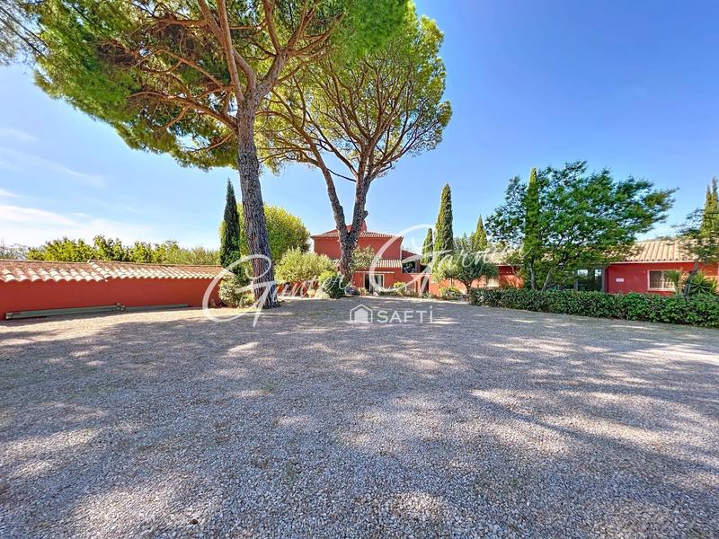 Maison - 480 m² - 16 pièces