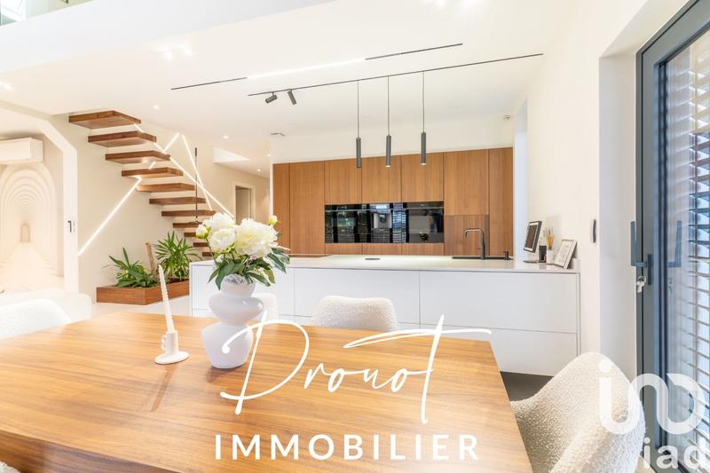 Maison - 226 m² - 8 pièces