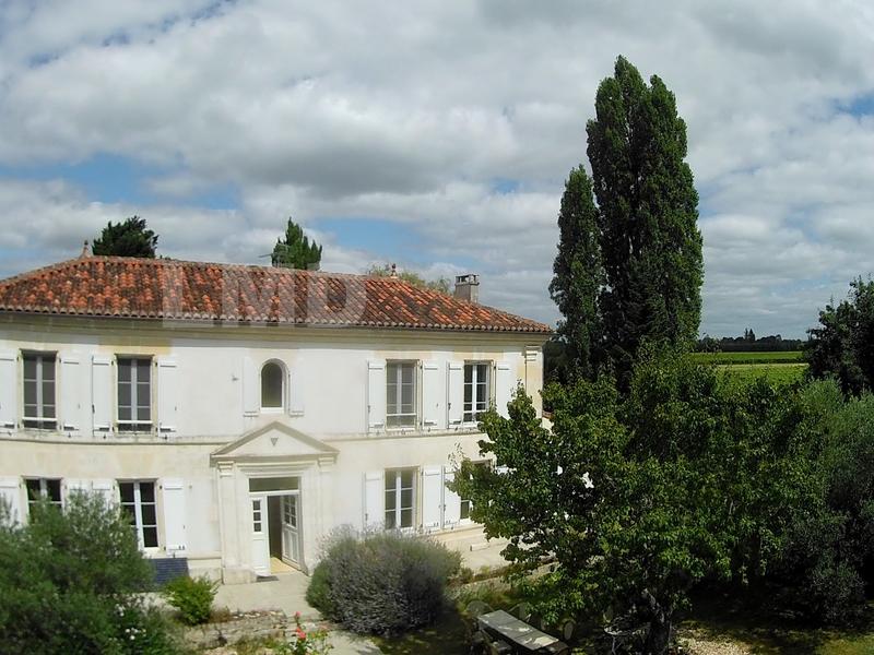 Propriété - 298 m² - 10 pièces