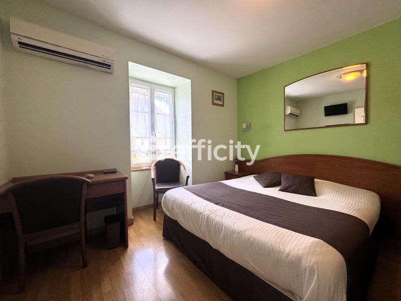 Maison - 355 m² - 13 pièces