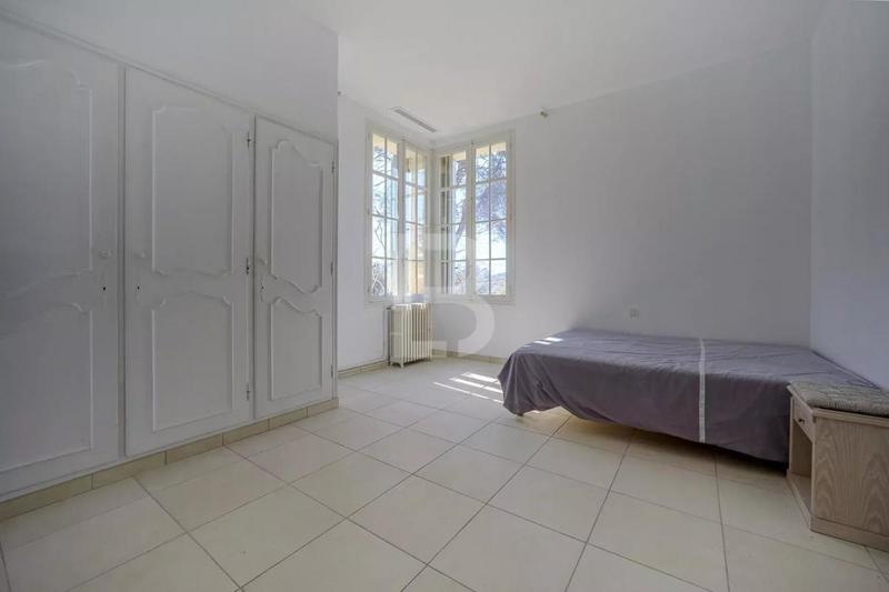 Mas - 300 m² - 7 pièces