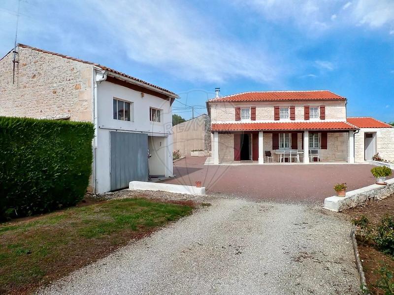 Maison en pierre - 102 m² - 6 pièces