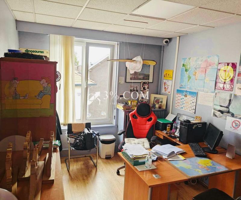 Bureau - 137 m² - 8 pièces