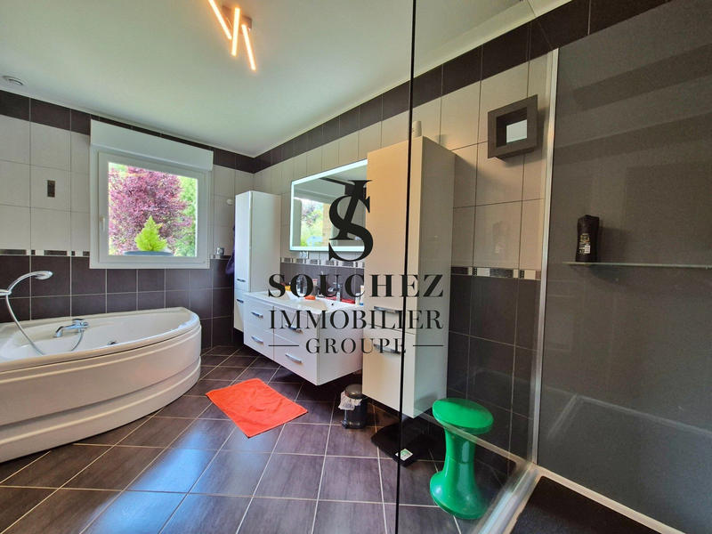 Maison - 137 m² - 6 pièces