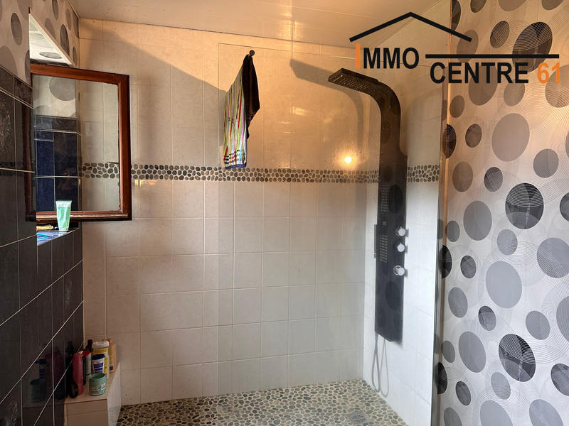 Maison - 238 m² - 10 pièces