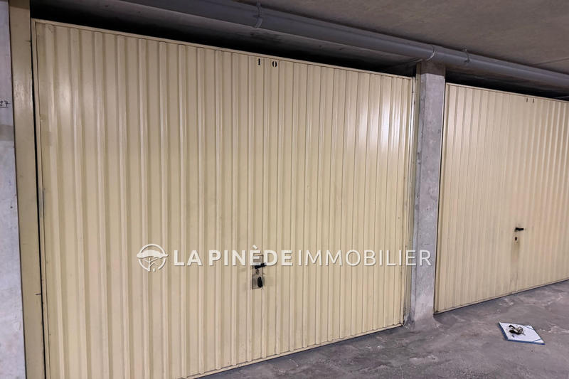 Parking / Garage - 12 m²