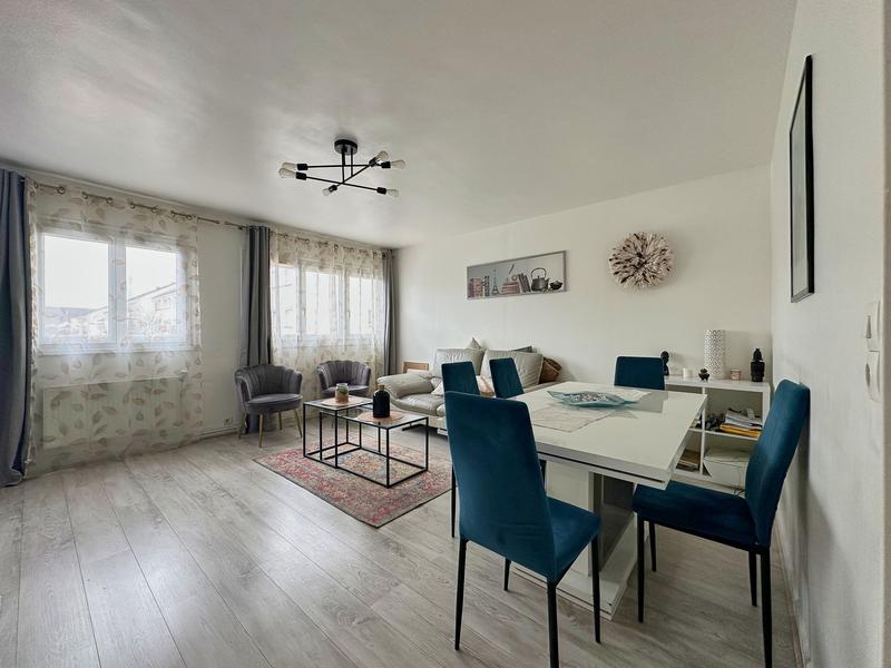 Maison - 96 m² - 5 pièces