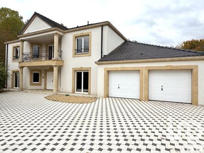 Maison - 253 m² - 6 pièces