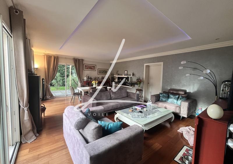 Maison - 185 m² - 8 pièces