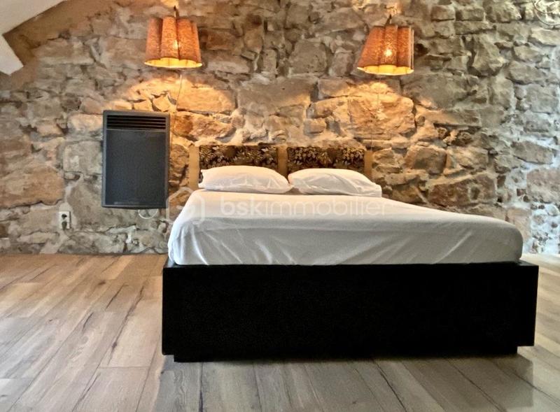 Demeure - 239 m² - 7 pièces