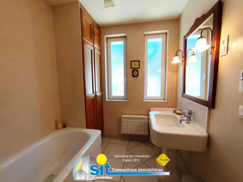 Maison - 201 m² - 6 pièces