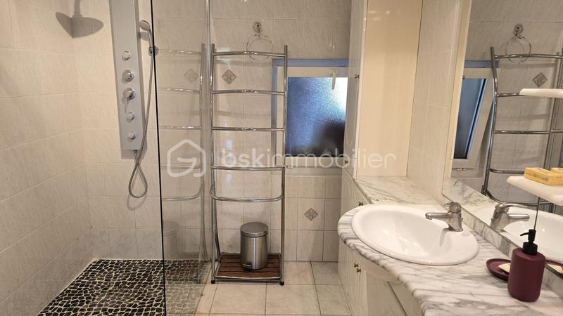 Propriété - 400 m² - 16 pièces