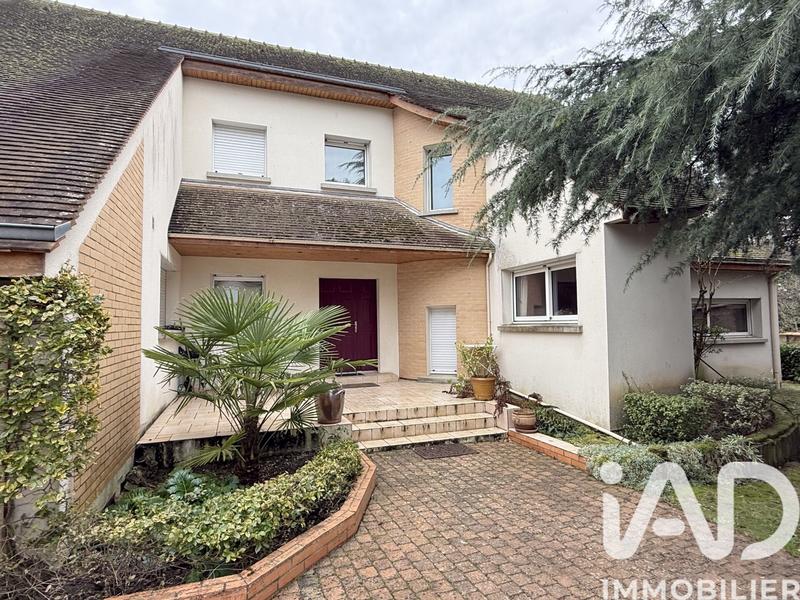 Maison - 261 m² - 8 pièces