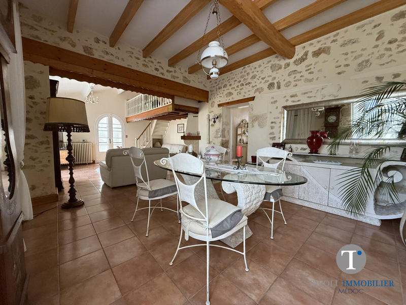 Maison traditionnelle - 200 m² - 6 pièces