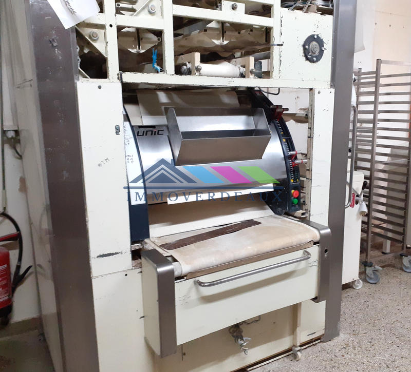 Local commercial - 125 m² - 4 pièces