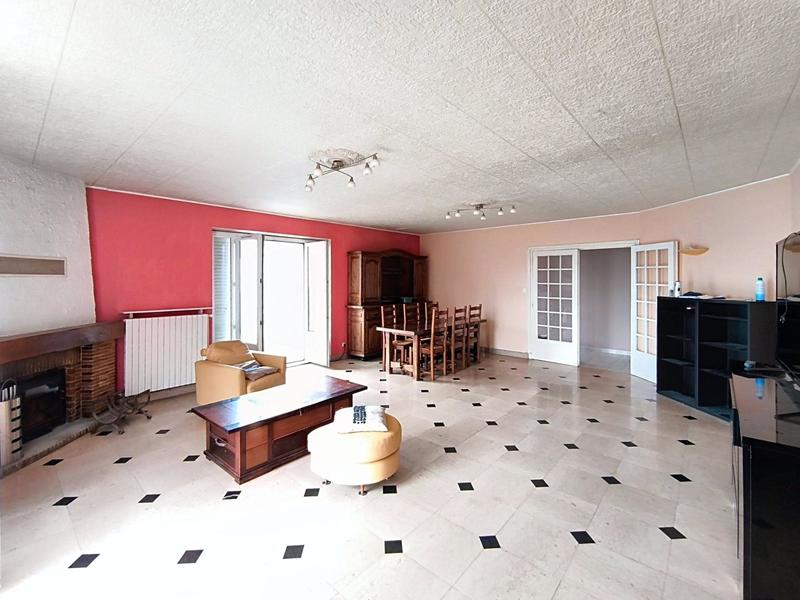 Maison - 195 m² - 8 pièces