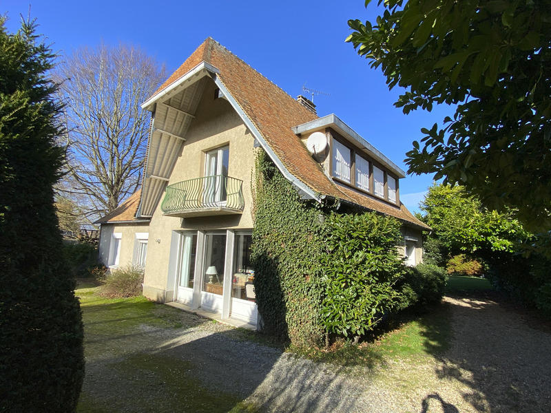 Maison - 260 m² - 11 pièces