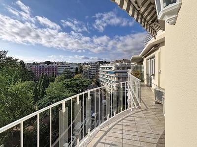 Appartement - 100 m² - 3 pièces