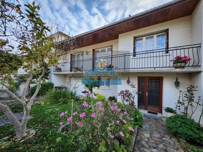 Maison - 200 m² - 8 pièces