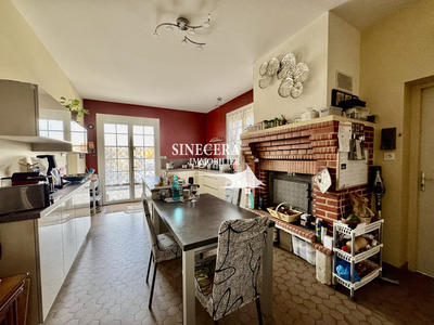 Maison traditionnelle - 181 m² - 7 pièces