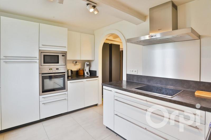 Maison - 275 m² - 10 pièces