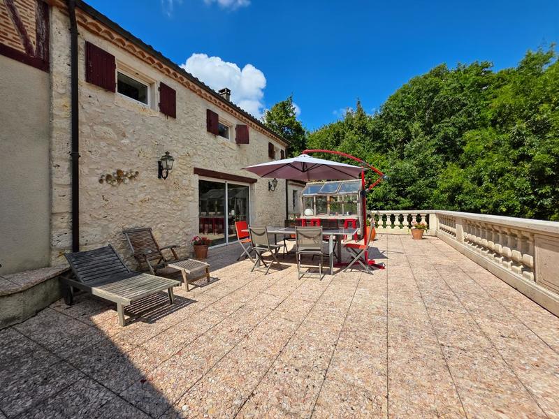 Demeure - 400 m² - 7 pièces