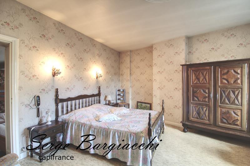 Maison - 200 m² - 8 pièces