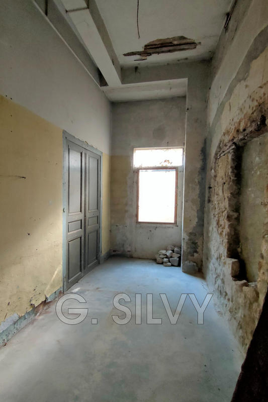 Maison - 300 m² - 9 pièces