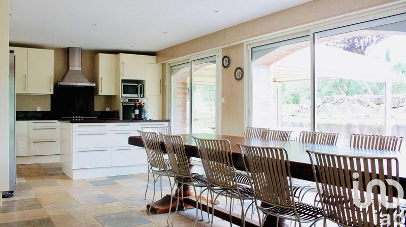 Maison - 311 m² - 8 pièces