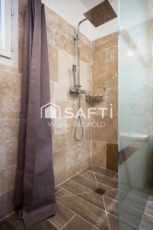 Villa - 252 m² - 9 pièces