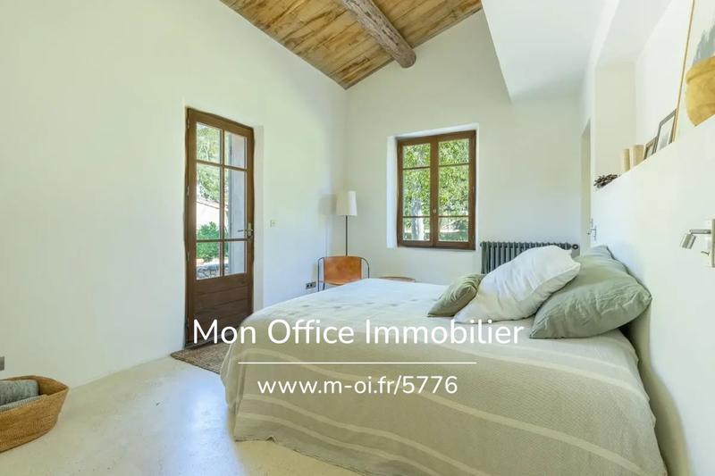 Propriété - 475 m² - 10 pièces