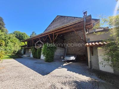 Demeure - 202 m² - 8 pièces