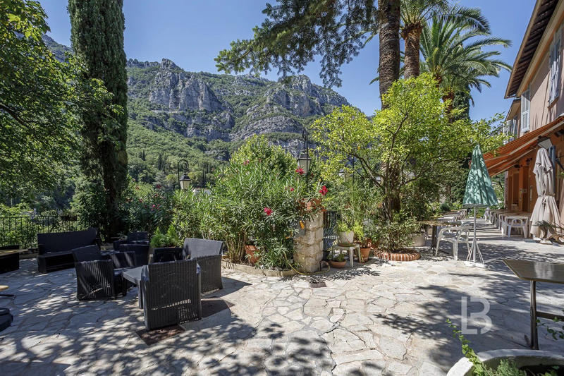 Maison - 500 m² - 20 pièces