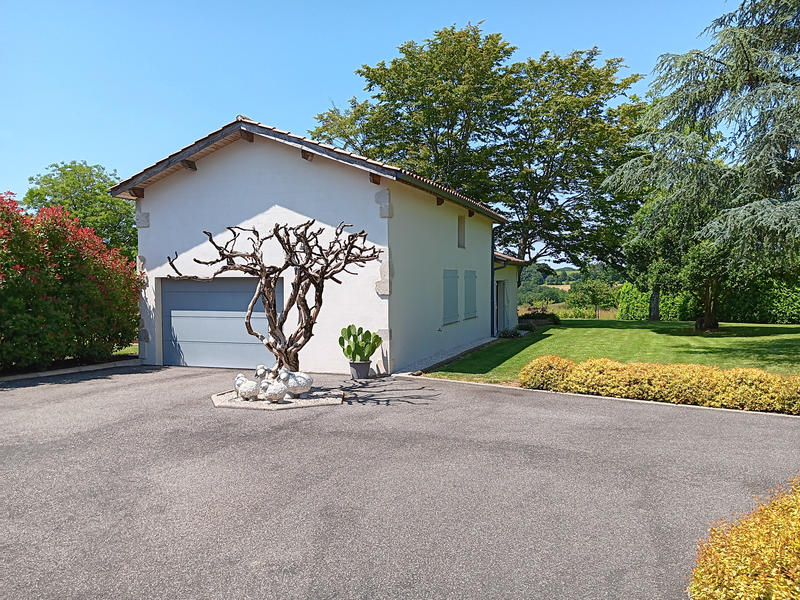 Maison - 300 m² - 6 pièces