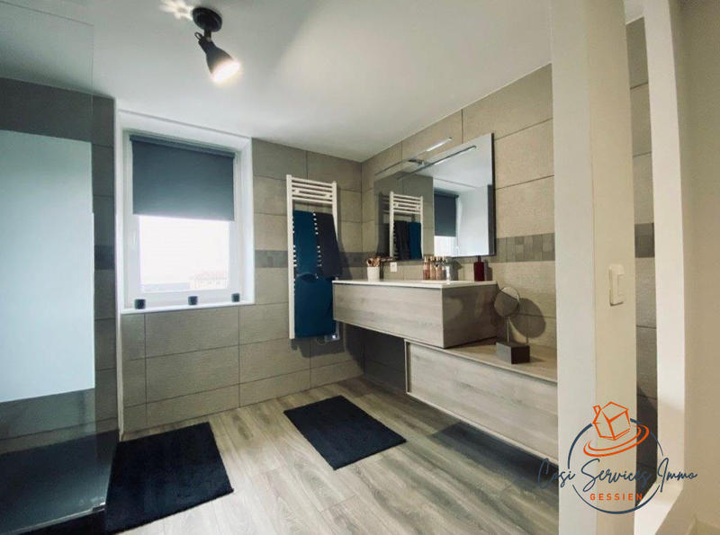 Maison - 300 m² - 8 pièces