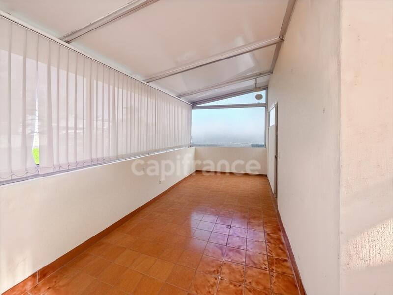 Maison - 94 m² - 5 pièces