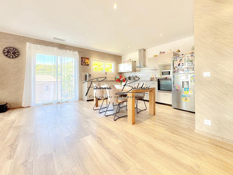 Maison - 122 m² - 4 pièces