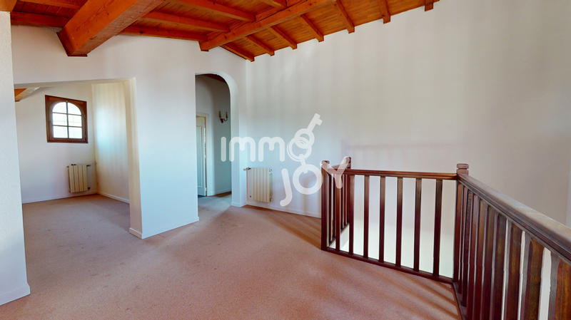 Maison - 220 m² - 8 pièces