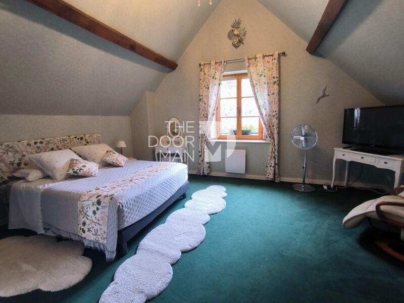 Propriété - 297 m² - 13 pièces