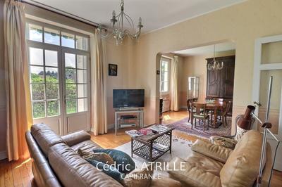 Maison - 200 m² - 8 pièces